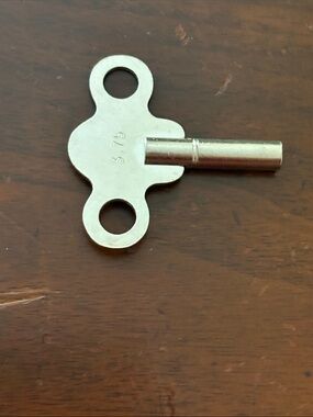 Source Unknown Silver Clock Wind-Up Key